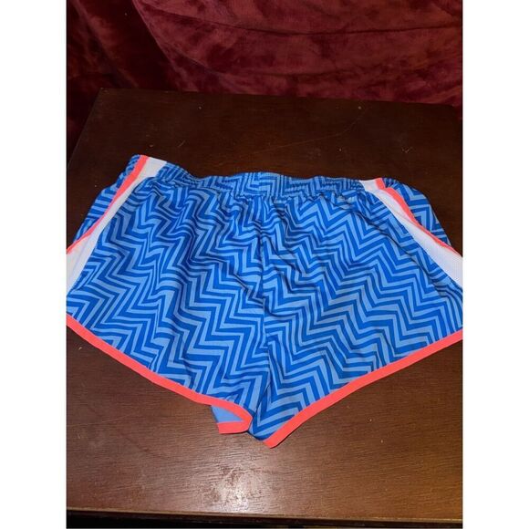 Nike dri fit shorts size medium - Picture 3 of 4